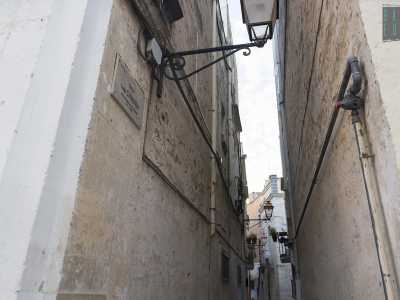 Da qui accediamo nel groviglio di viuzze del borgo antico...